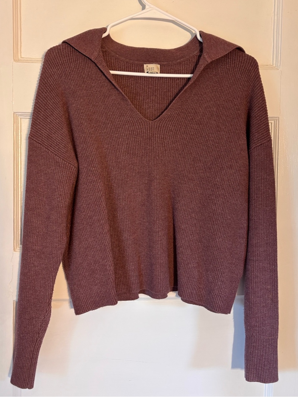 Cozy V-Neck Hooded Sweater in Mauve